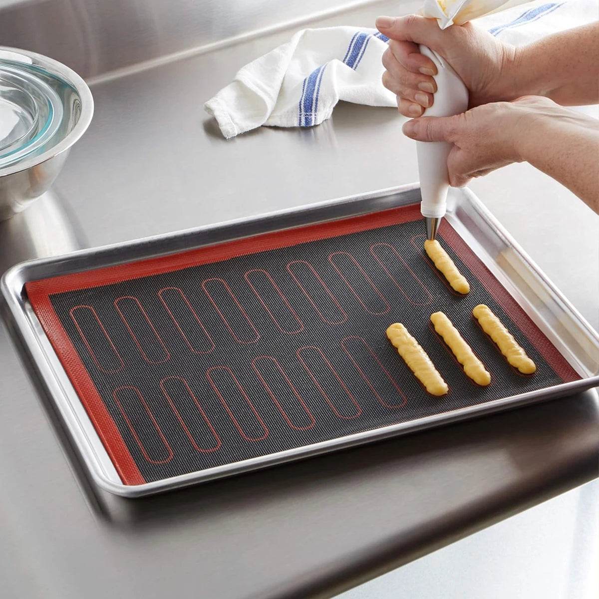 1PC Perforated Silicone Baking Mat – Double-Sided with Puff & Round Patterns | Reusable Non-Stick Oven Liner for Cookies, Macarons & Bread - One-Sake.com