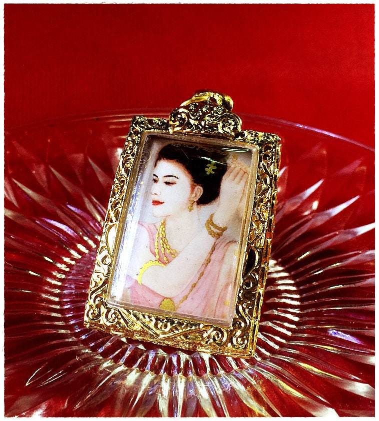 Prai Mae Kummon Millionaire Locket – Sacred Amulet for Wealth, Love & Divine Favor Unlock Cosmic Fortune, Passionate Love & Spiritual Power - One-Sake.com