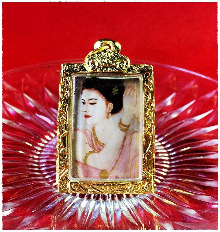 Prai Mae Kummon Millionaire Locket – Sacred Amulet for Wealth, Love & Divine Favor Unlock Cosmic Fortune, Passionate Love & Spiritual Power - One-Sake.com
