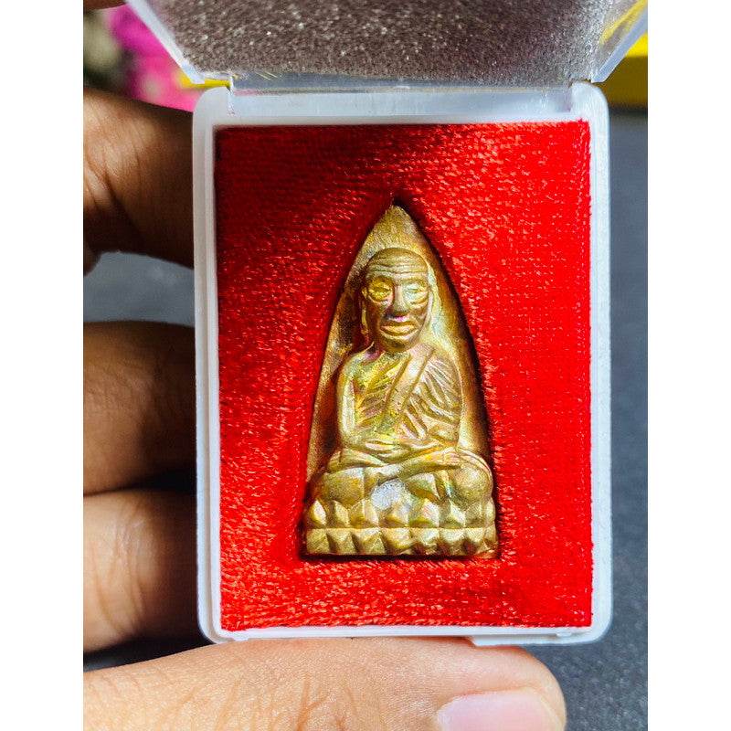 Luang Pu Thuad Tawee Krut Amulet – Ultimate Protection & Prosperity Talisman The Most Powerful Charm for Safety, Success, and Spiritual Empowerment - One-Sake.com